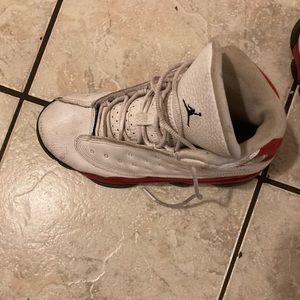 Gradeschool Jordans needs cleaning but in really good condition
